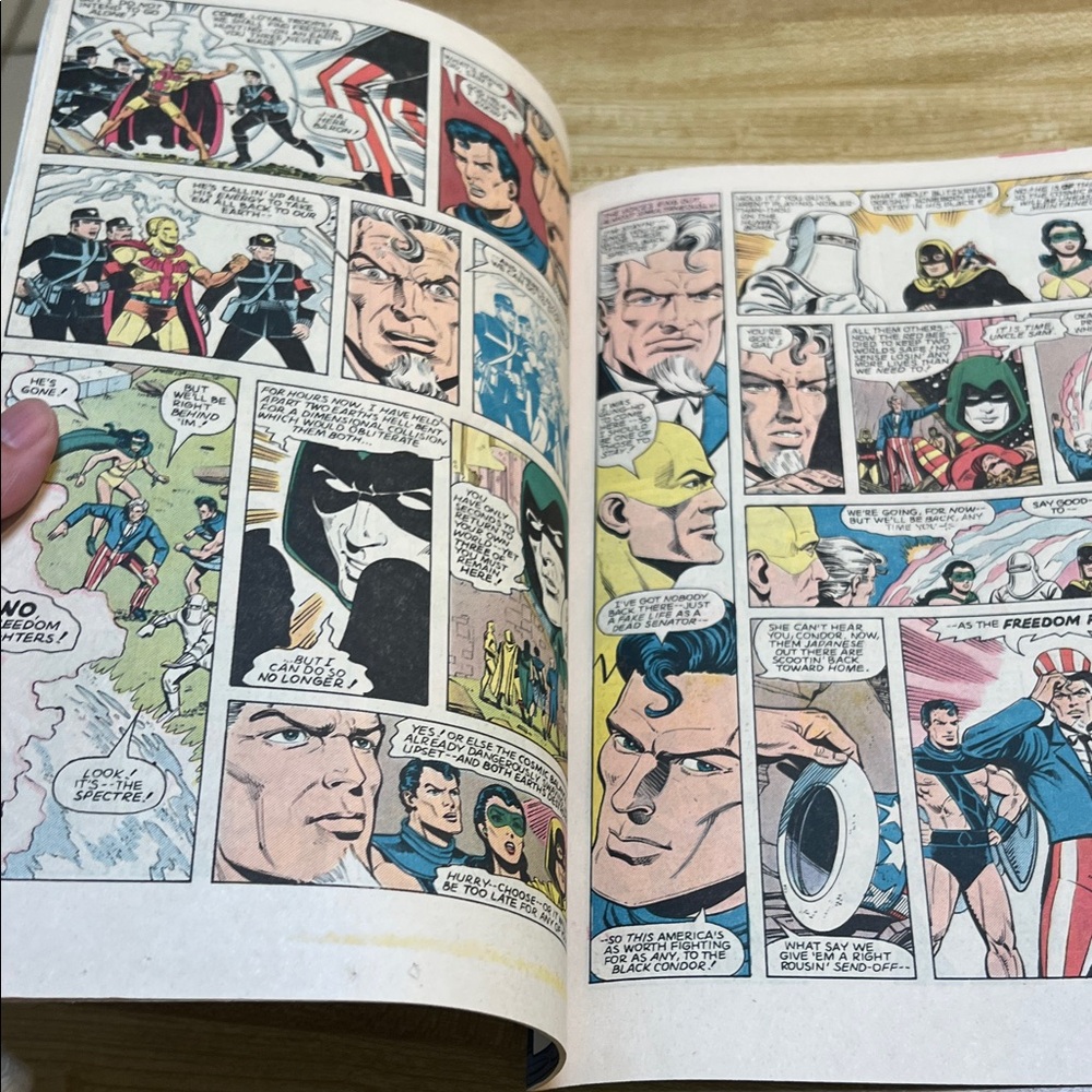 #0927+ All-Star Squadron Comic Book - Picture 2 of 4